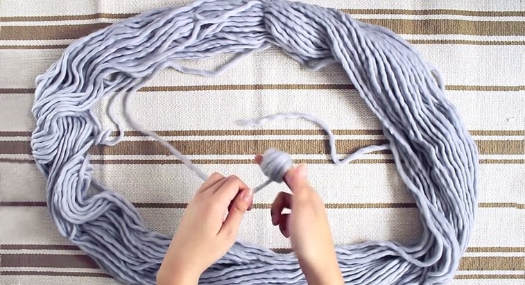 how to unwind a hank of yarn