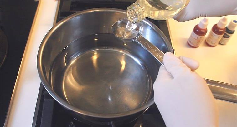 Adding vinegar to the dyebath